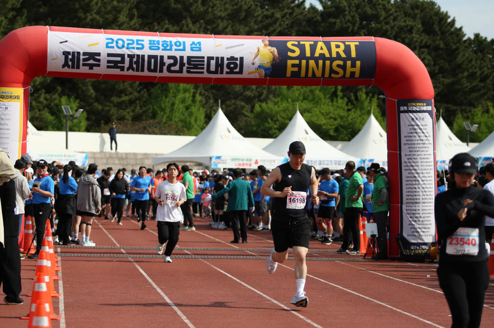2025년_마라톤출발_106