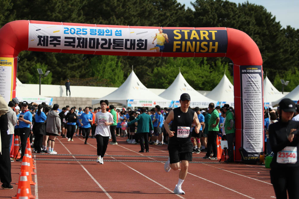 2025년_마라톤출발_107