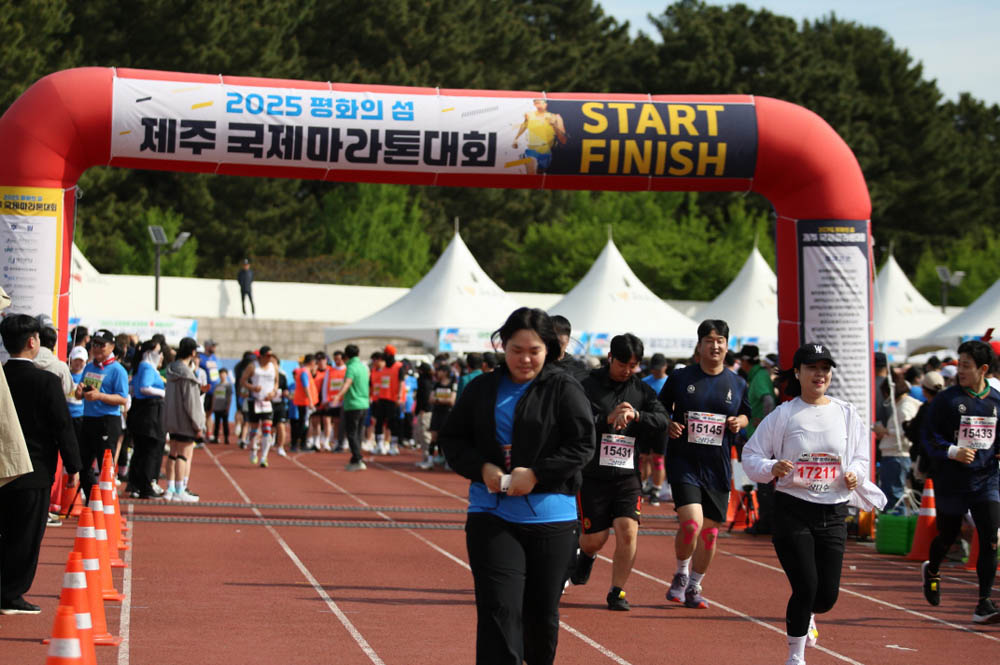 2025년_마라톤출발_108