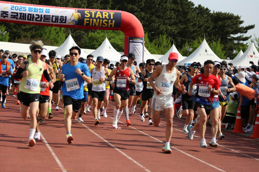 2025년_마라톤출발_11