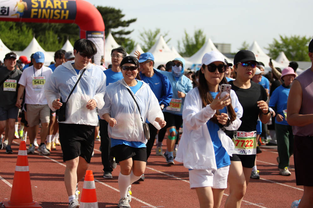 2025년_마라톤출발_130