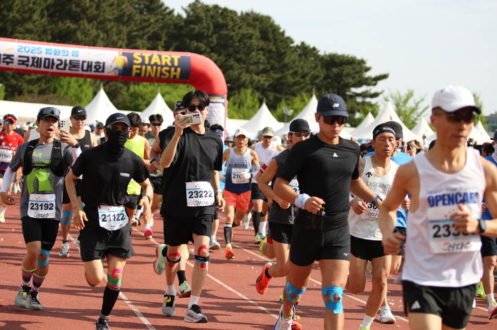 2025년_마라톤출발_14