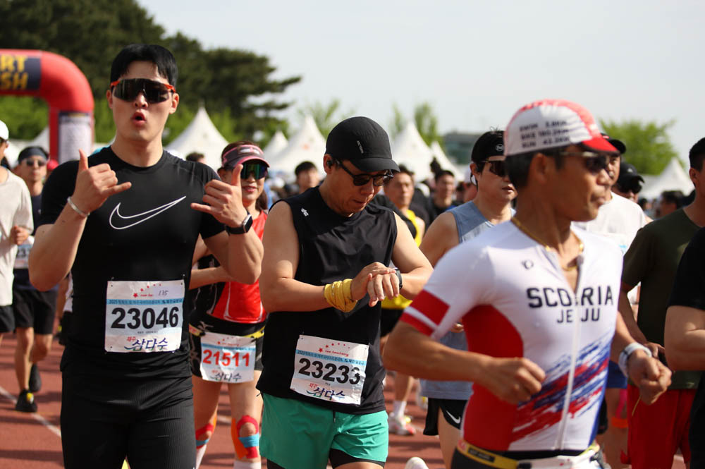 2025년_마라톤출발_26