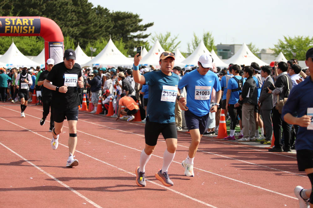 2025년_마라톤출발_37