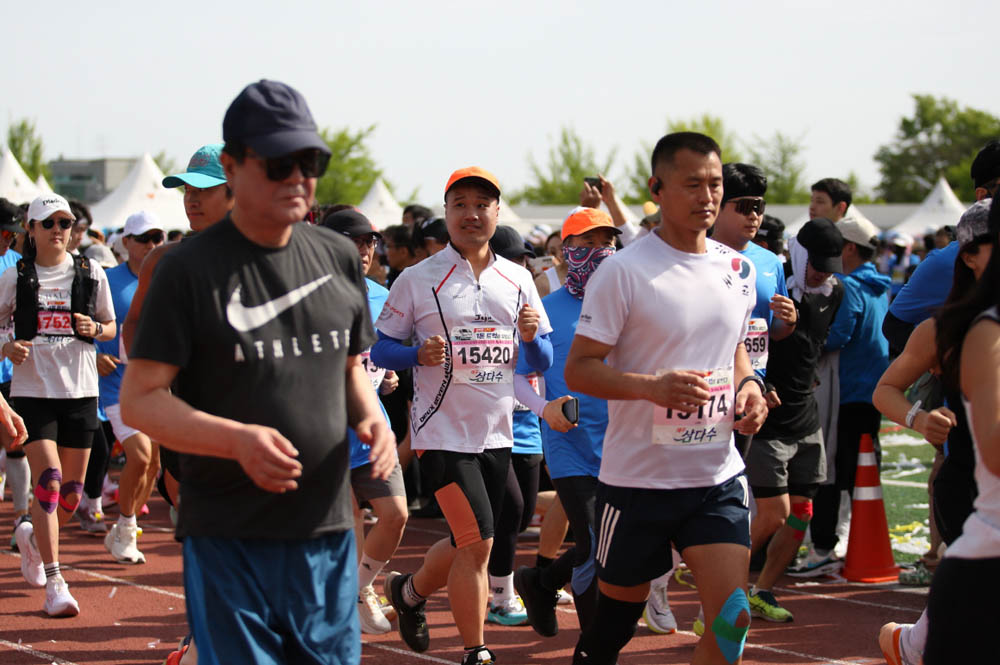 2025년_마라톤출발_50