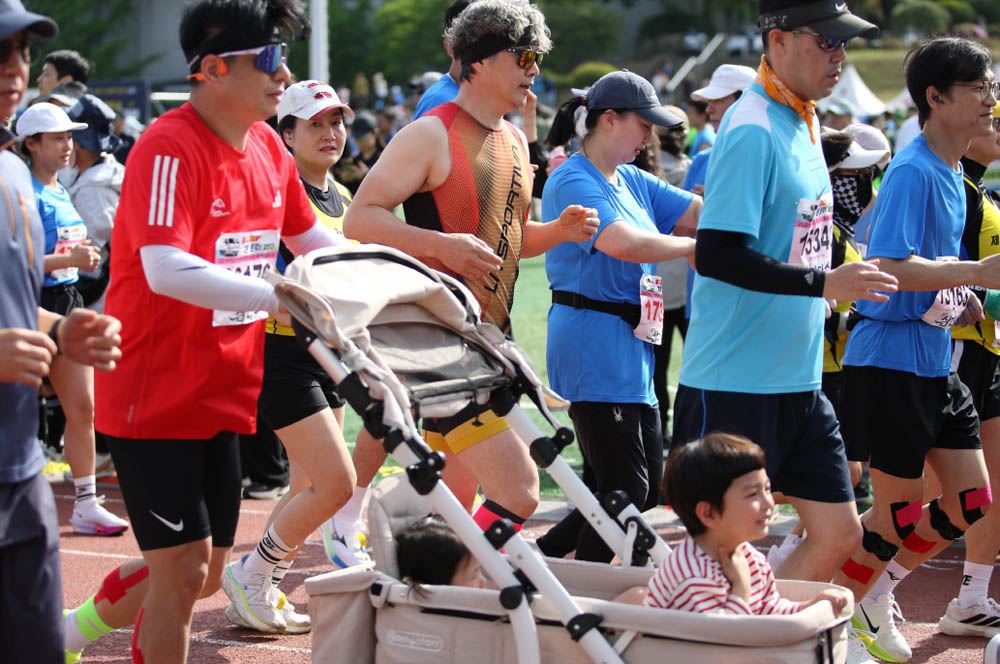 2025년_마라톤출발_58